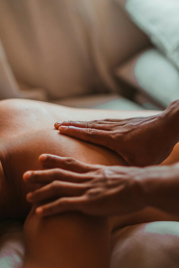 Découvrez les bienfaits insoupçonnés du massage abhyanga